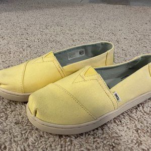TOMS shoes for Kids size Y13 UNWORN Yellow Canvas